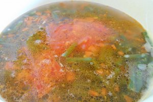 Ciorba de fasole verde, cu rosii
