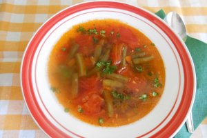Ciorba de fasole verde, cu rosii