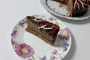 Desert tort de primavara cu ciocolata si fructe goji