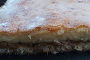 Desert prajitura cu mere, budinca si foietaj
