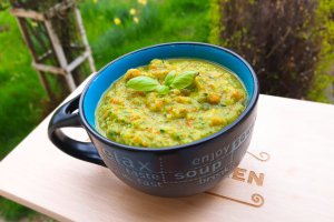 Supa crema de broccoli, zucchini si leurda