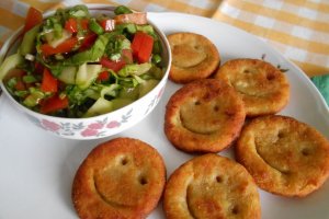 Placintele Smiley de cartofi, de post