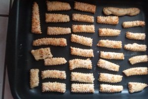 Aperitiv saratele cu seminte si telemea