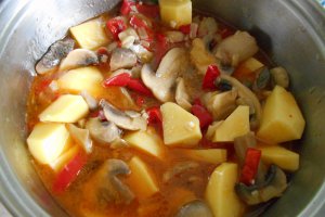 Gulas de post, din ciuperci si cartofi