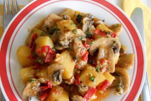 Gulas de post, din ciuperci si cartofi