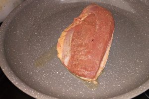 Piept de rata cu cartofi si sparanghel