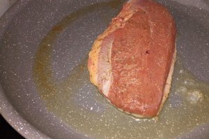Piept de rata cu cartofi si sparanghel