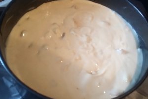 Desert budinca cu branza, mere caramelizate si stafide