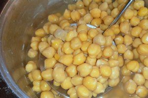 Humus cu ardei copti