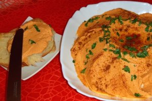 Humus cu ardei copti