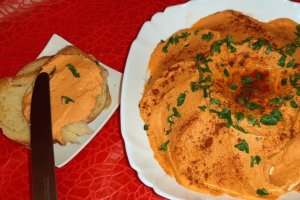 Humus cu ardei copti