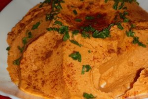 Humus cu ardei copti