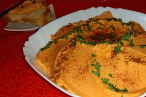 Humus cu ardei copti
