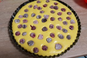 Desert tarta cu fructe de padure