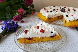 Desert tarta cu fructe de padure