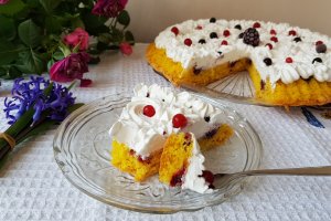 Desert tarta cu fructe de padure
