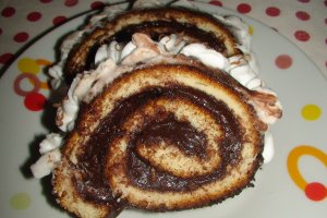 Rulada cu crema de ciocolata