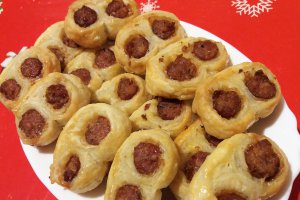 Aperitiv ochelari din foietaj cu carnaciori