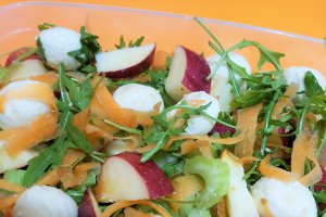 Salata cu rucola, mar si mozzarella