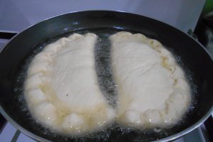 Placinte de post la tigaie, cu ceapa verde si marar