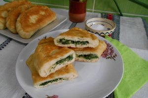 Placinte de post la tigaie, cu ceapa verde si marar