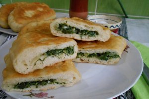 Placinte de post la tigaie, cu ceapa verde si marar