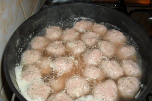 Ciorba de rosii cu perisoare
