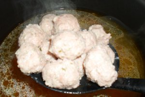 Ciorba de rosii cu perisoare