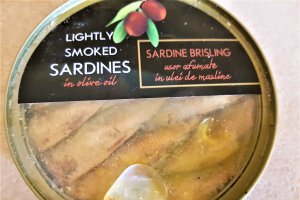 Salata cu sardine afumate si ardei copt marinat
