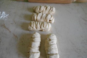 Crenvursti in aluat, la cuptor
