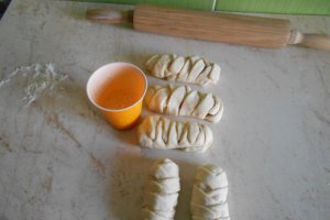 Crenvursti in aluat, la cuptor