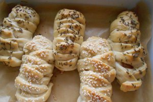 Crenvursti in aluat, la cuptor