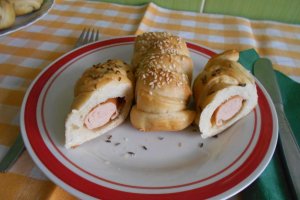 Crenvursti in aluat, la cuptor