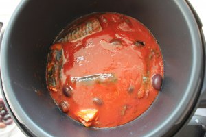 Macrou in sos de rosii cu masline la Multicooker-ul Crock-Pot Express cu gatire sub presiune