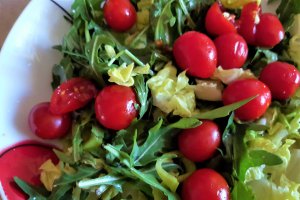 Salata cu mozzarella si cheddar