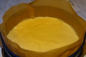 Desert tort cu ciocolata alba si jeleu de zmeura