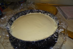 Desert tort cu ciocolata alba si jeleu de zmeura
