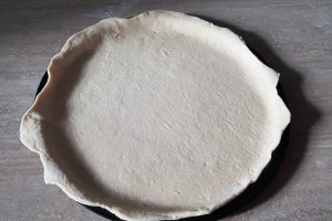 Pizza cu spanac si sos Alfredo