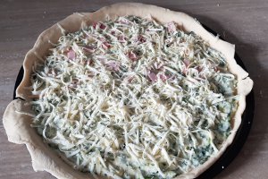 Pizza cu spanac si sos Alfredo