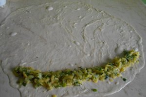 Placinte basarabene (foioase) de post, cu cartofi, ceapa verde si marar