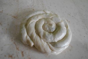 Placinte basarabene (foioase) de post, cu cartofi, ceapa verde si marar