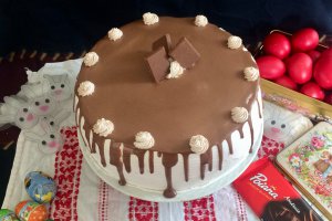 Desert tort cu mousse de capsuni si ganache de ciocolata cu menta