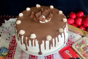 Desert tort cu mousse de capsuni si ganache de ciocolata cu menta