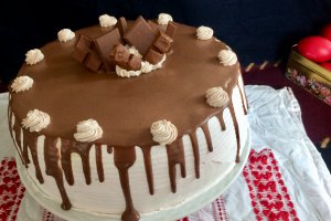 Desert tort cu mousse de capsuni si ganache de ciocolata cu menta