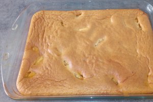 Prajitura rasturnata cu mere, un deliciu parfumat