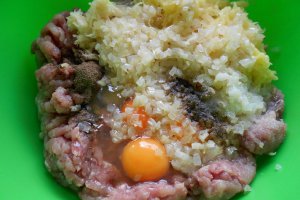 Chiftelute marinate, cu cartofi natur