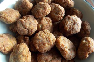 Chiftelute marinate, cu cartofi natur
