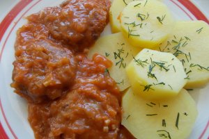 Chiftelute marinate, cu cartofi natur