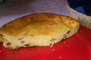 Desert pasca fara aluat cu branza dulce si stafide