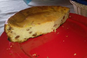 Desert pasca fara aluat cu branza dulce si stafide